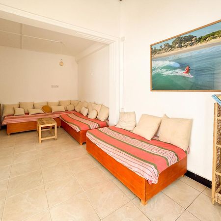 Bed and Breakfast Lucky'S Surf Camp Велігама Екстер'єр фото