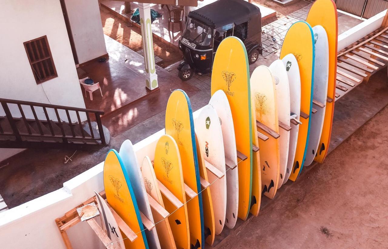 Bed and Breakfast Lucky'S Surf Camp Велігама Екстер'єр фото